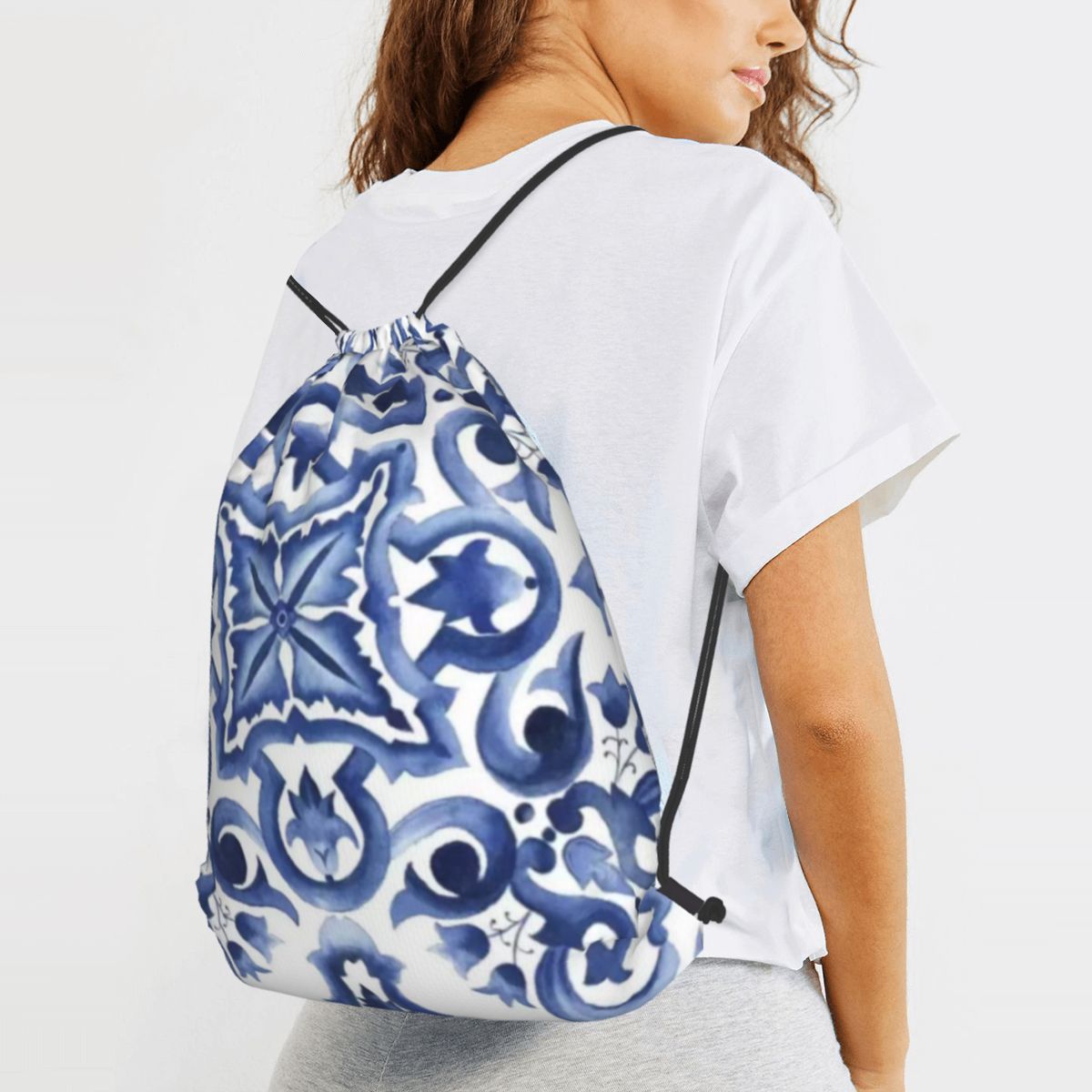 Blue Ornate Floral Mediterrane - Tile Bag Drawstring recension och pris