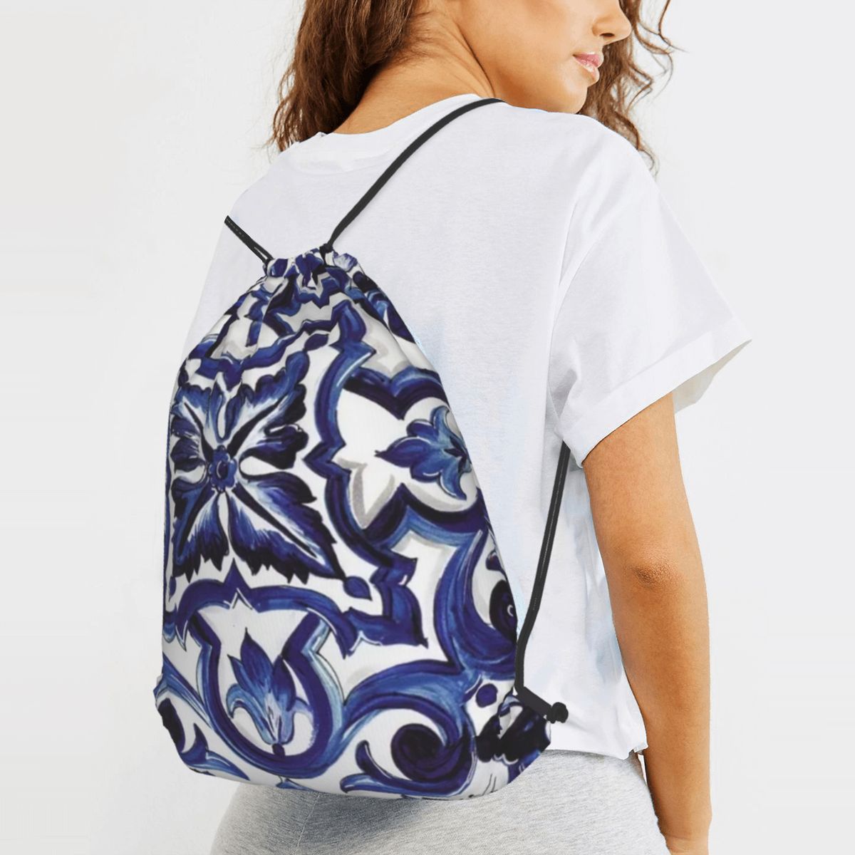Blue Ornate Floral Mediterrane - Tile Bag Drawstring recension och pris