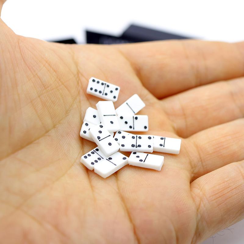 1 Set 1:12 Dollhouse Accessori - Board Game Design recension och pris